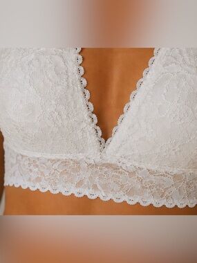 Mad For Love Lace Plunge Halter Bralette in White - Women's Intimates